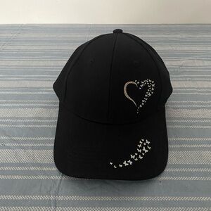 Black and Gold Heart Design Baseball Cap